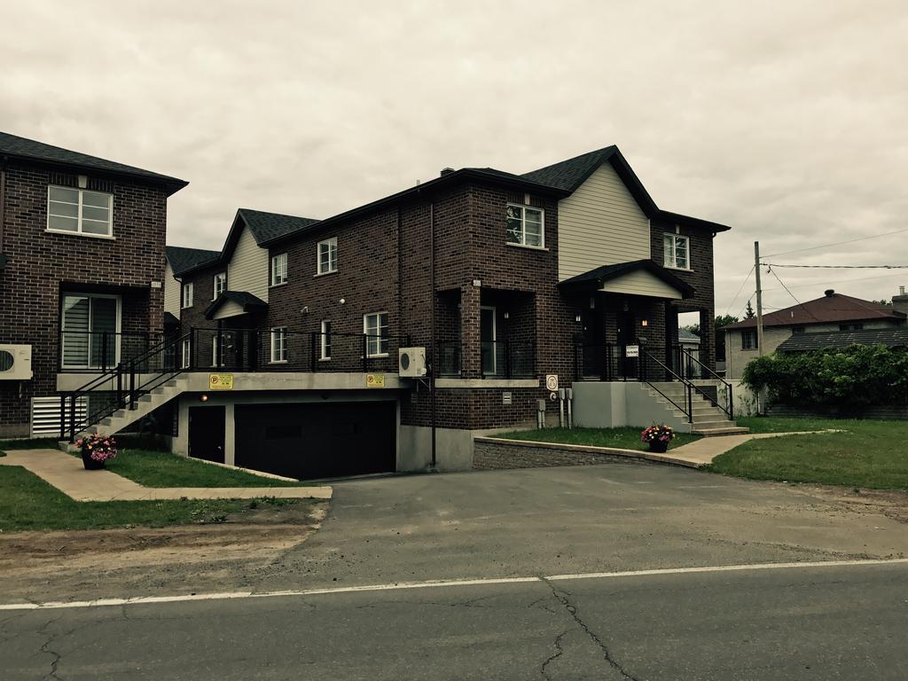 Luxury Two Story Villa Unit C Laval Room photo